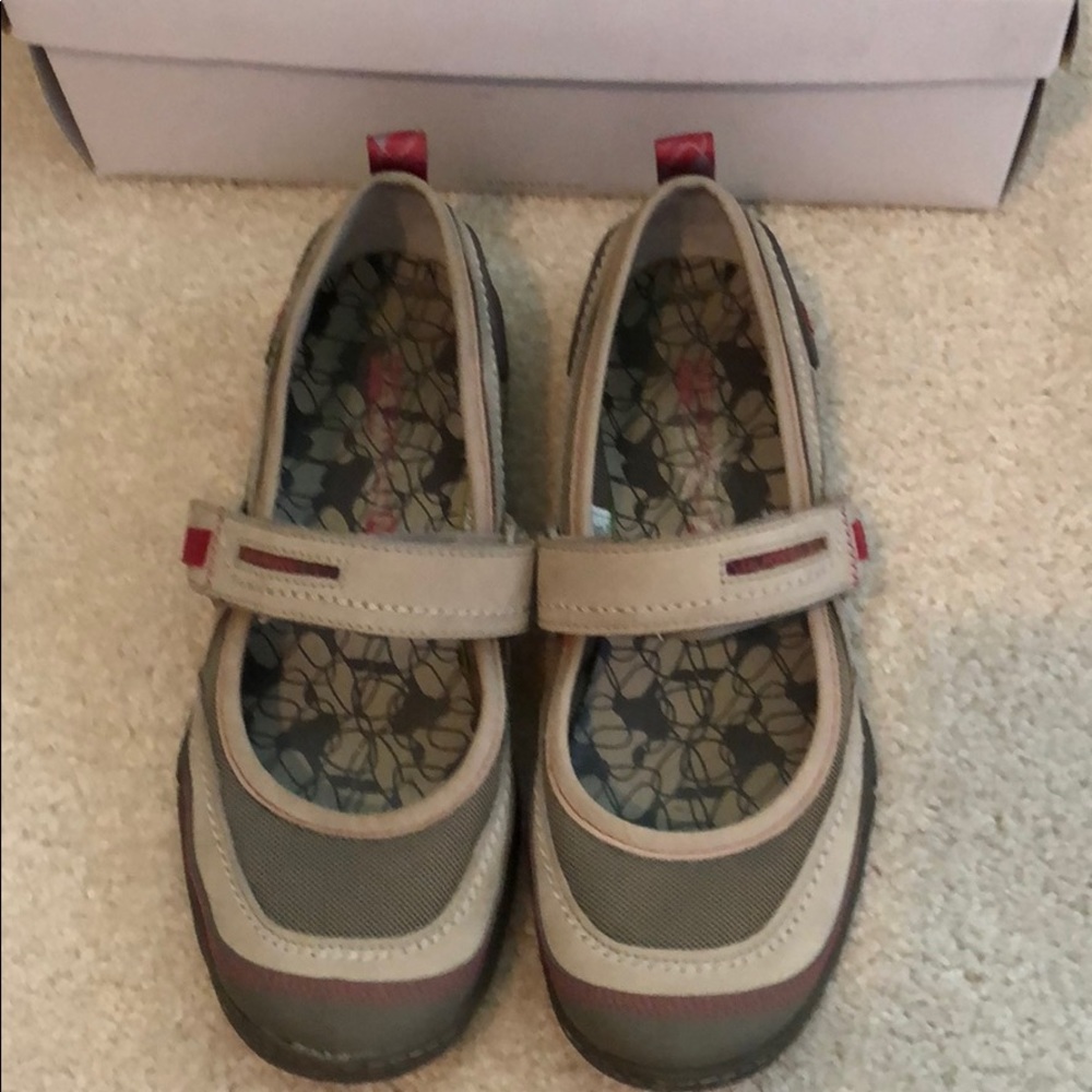 Like new Merrell shoes 7.5M